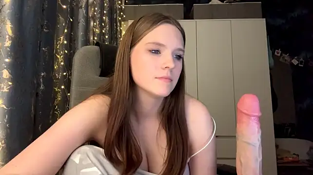 angelika_reinik (F teen) - lick dildo