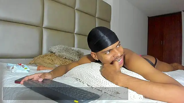 ChrisZurick live cam on StripChat