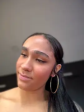Isabella-Teen live cam on StripChat