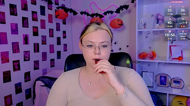 nikole_kitt live cam on StripChat