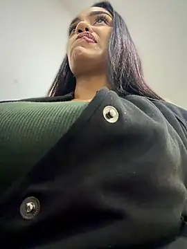 Sara-77 live sex cam