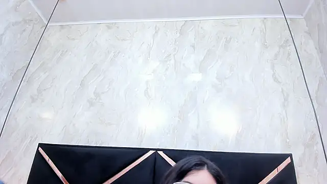 Curvy_Alanna