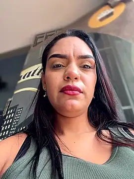 sara-77 (G young) - Show in doggy with pantys down in public