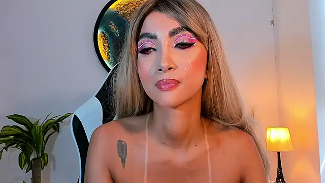 Megannwilliams live cam on StripChat