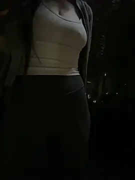 yuanyuanan live cam on StripChat