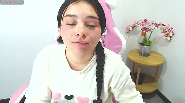 nahia__2 live cam on StripChat