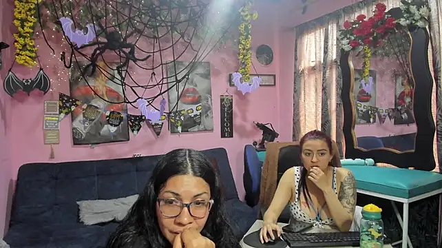 lesbiancuple live cam on StripChat