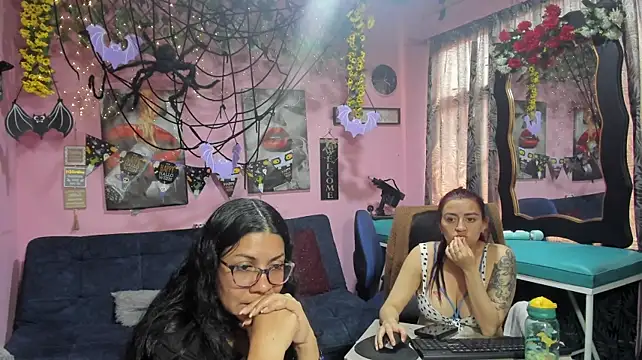 lesbiancuple live cam on StripChat