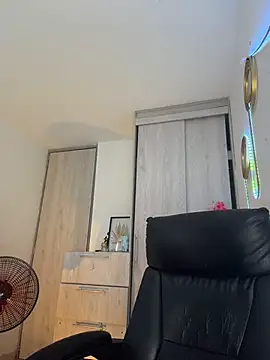 Annacherry_77 live cam on StripChat