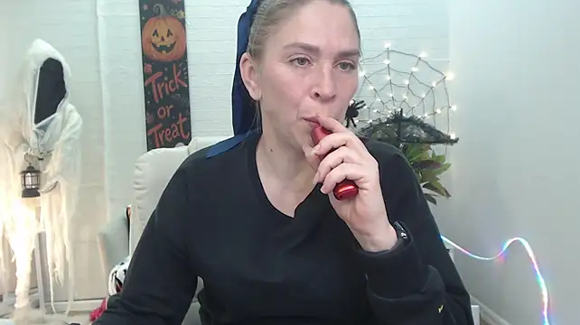 TessaDaybreak live cam on StripChat