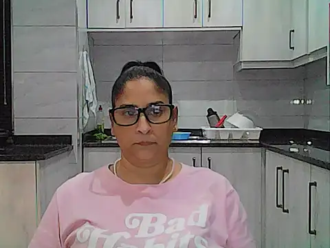 Indiankushy live cam on StripChat