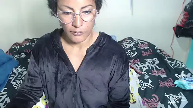 kateleyagrey live cam on StripChat
