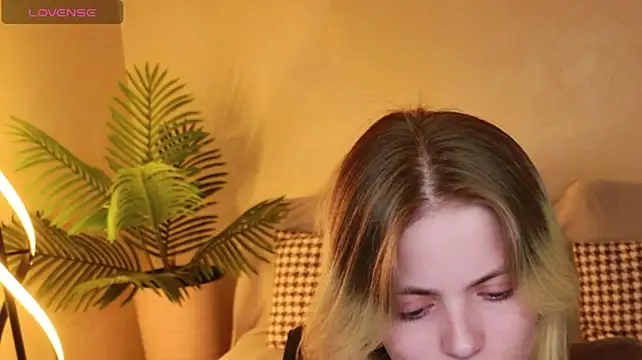 LisaRainbow live cam on StripChat