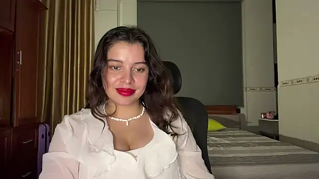 KayleneLoukanis live cam on StripChat