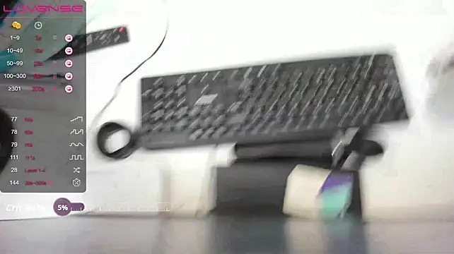 LittleCandy18 live cam on StripChat