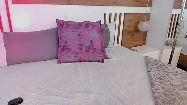 LucianaWainN live cam on StripChat