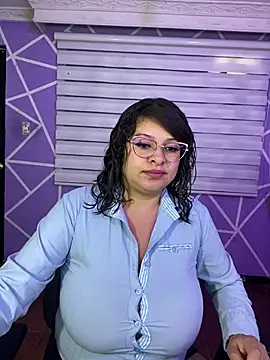 MiiaaJoness webcam
