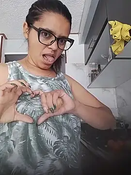 selena_foxy live cam on StripChat