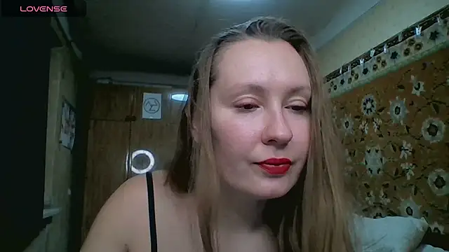 AnnaXLovers live cam on StripChat