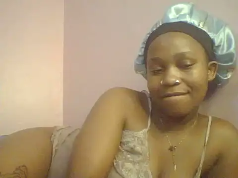 bunny_kiki live cam on StripChat