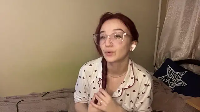 HildredGurrola live cam on StripChat