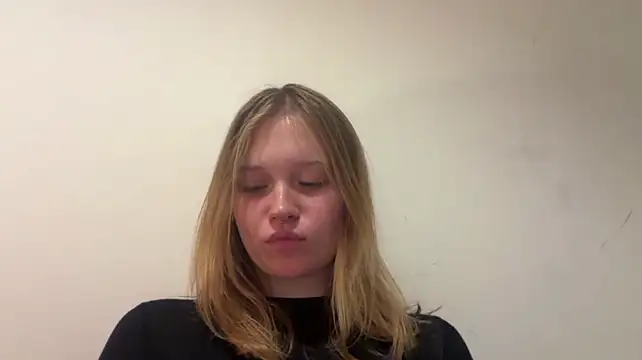 EliseDeschner live cam on StripChat