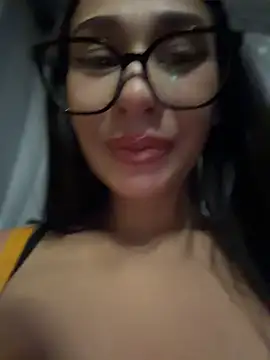 aria51 (F young) - spank naked ass in public🍑