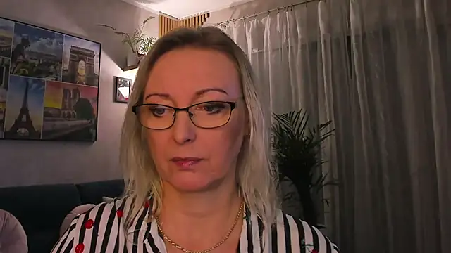 vanessa_chat (F mature) - ...
