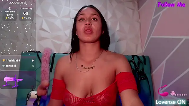 VIOLETA_HIILS live cam on StripChat