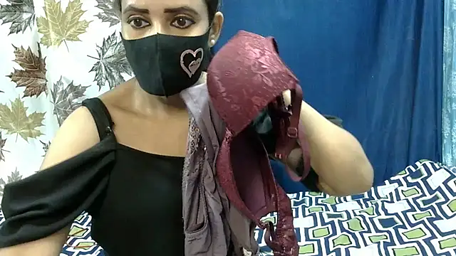 Only-Priya live cam on StripChat