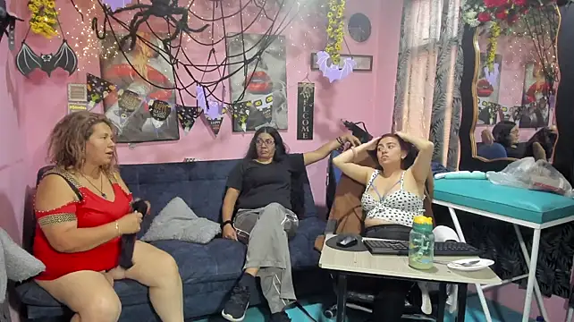 lesbiancuple live cam on StripChat