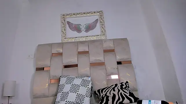 BruniLux live cam on StripChat