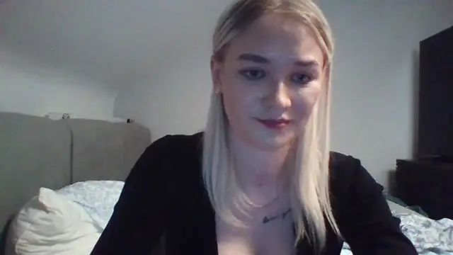 RoseSexyBlonde live cam on StripChat