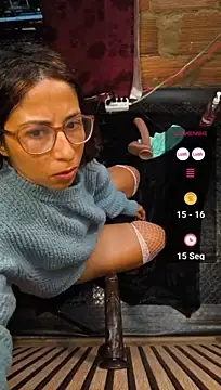 MirandaSingle live cam on StripChat