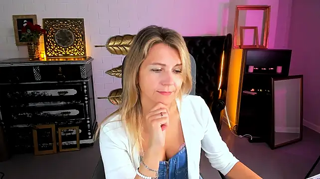 NicoleHitman