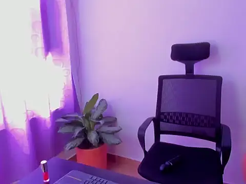 Naughtii_Doll_
