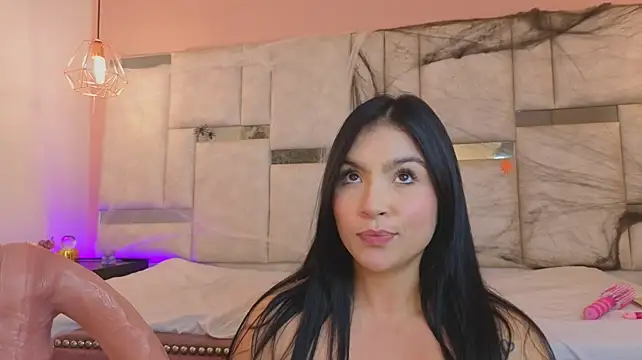 kylie_river live cam on StripChat
