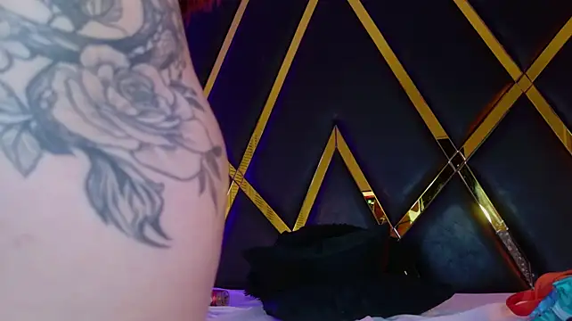 EmmaaCastro live cam on StripChat