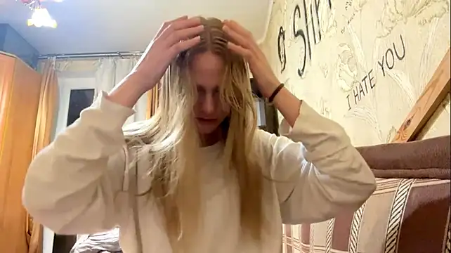 DollieMuhn live cam on StripChat