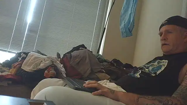 overmydadbody222 webcam