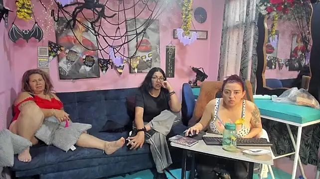 lesbiancuple live cam on StripChat