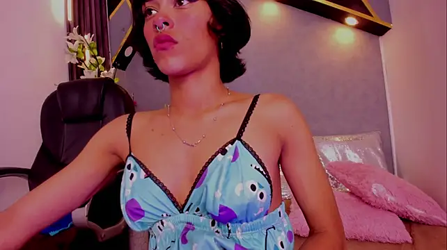 Jenay_Rosse live cam on StripChat