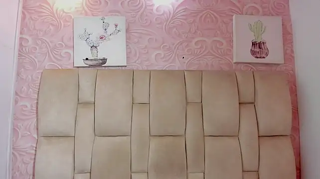 Sara_saaennz live cam on StripChat
