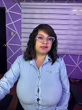 MiiaaJoness live cam on StripChat