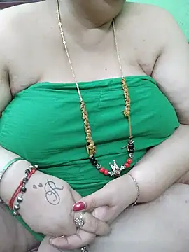 tamil-mayasri (F milf) - boobs oil