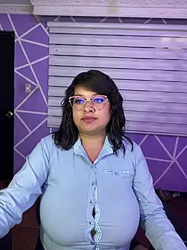 MiiaaJoness live cam on StripChat