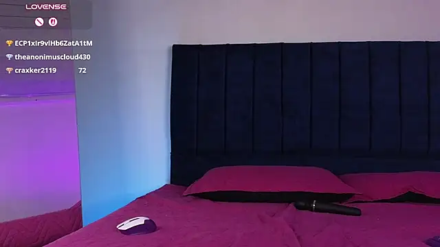 Katiaa_n live cam on StripChat