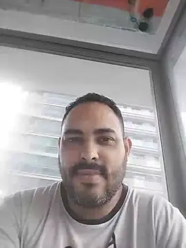 jfgustavo001 (Ask my age) - Ir no banheiro bater  uma