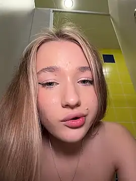 milaa_sun (F teen) - fingering ass on street 🍑