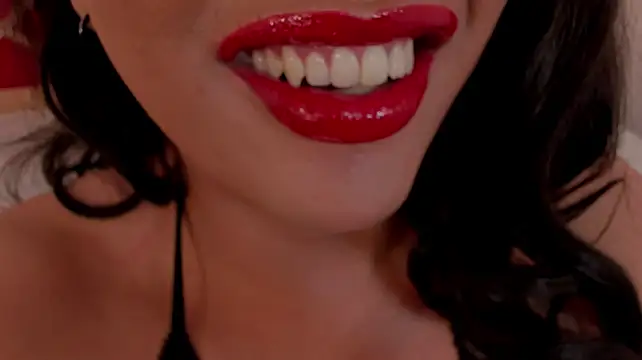 sweet_elizabeth (T teen) - SUCH DELICIOUS LIPS MMMMMMMM